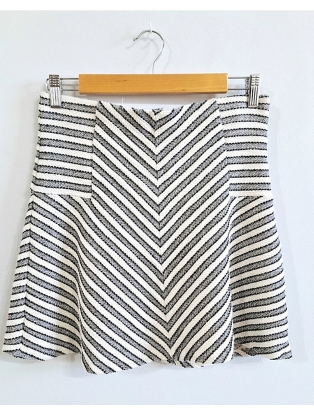 Tweed black and white striped skirt